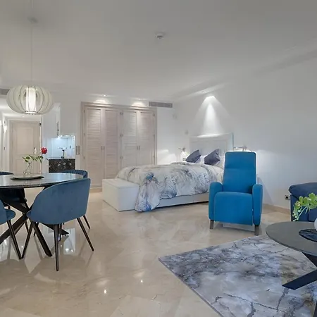 Studio Private Wing Estepona 5* Estepona